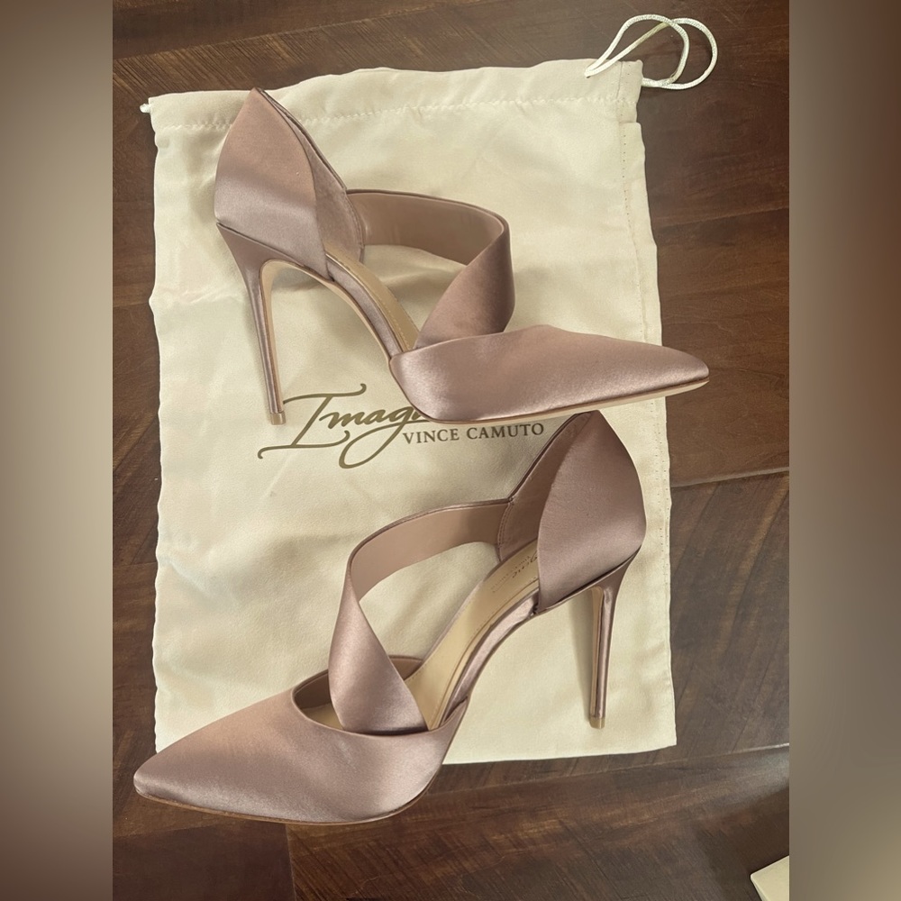 New in Box Vince Camuto Taupe Heel - Picture 1 of 7